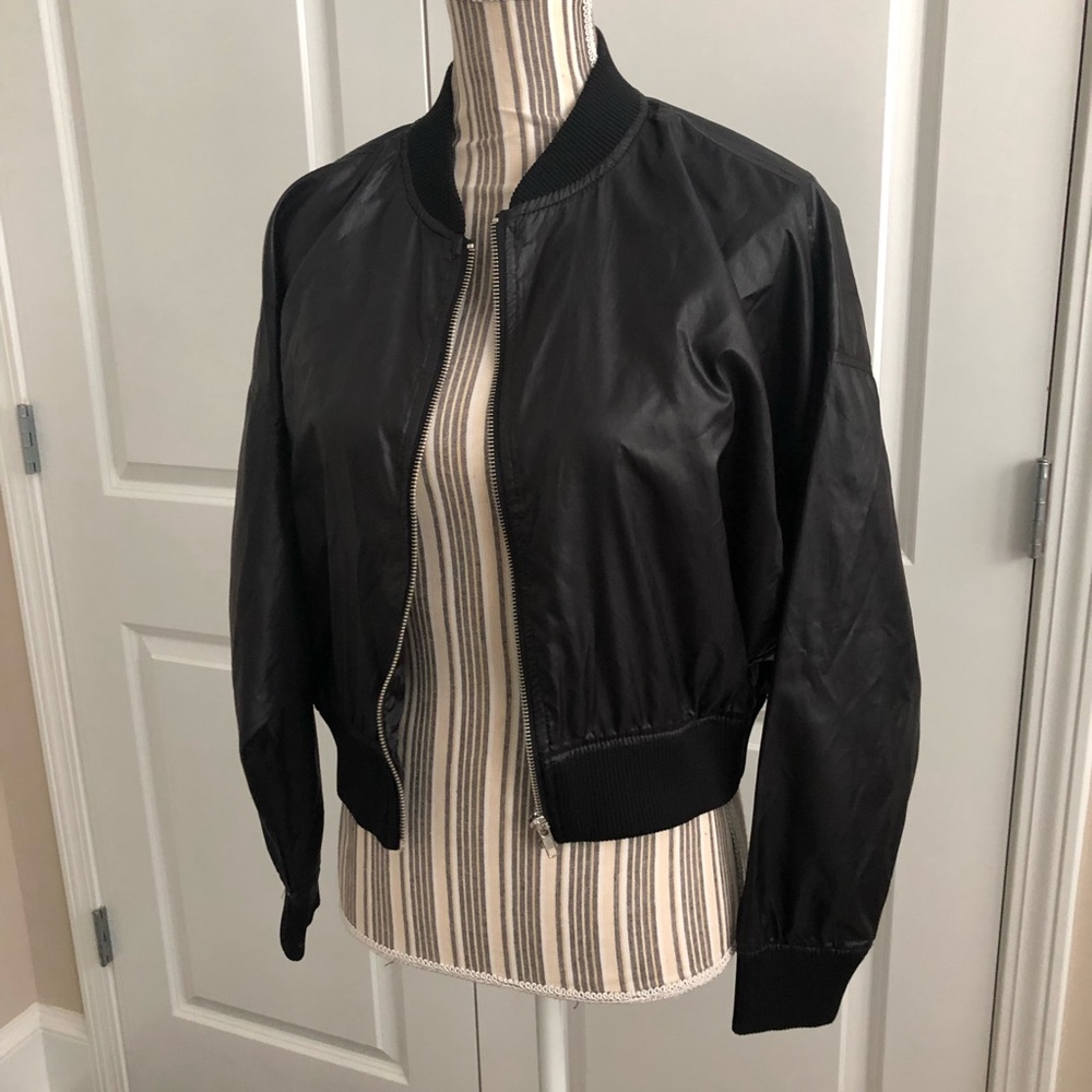 Forever 21 black bomber jacket, Small 👠